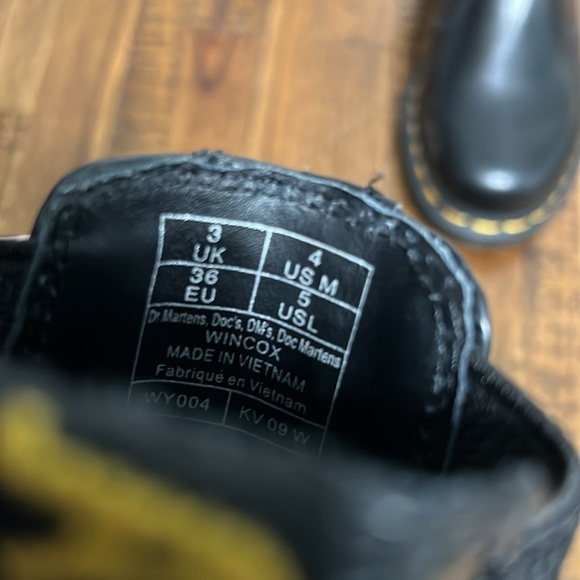 NWT Dr. Martens Wincox Leather Chelsea Boot Polished Black US 5 Ladies NWT - Picture 13 of 16